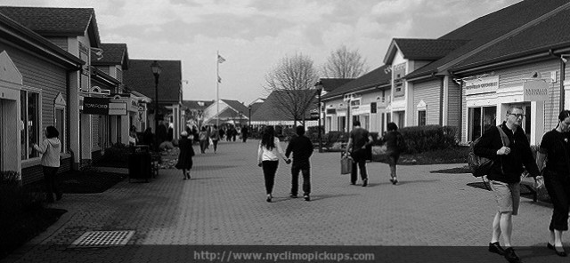 NYC: Woodbury Commons Outlet Mall Shopping Tour